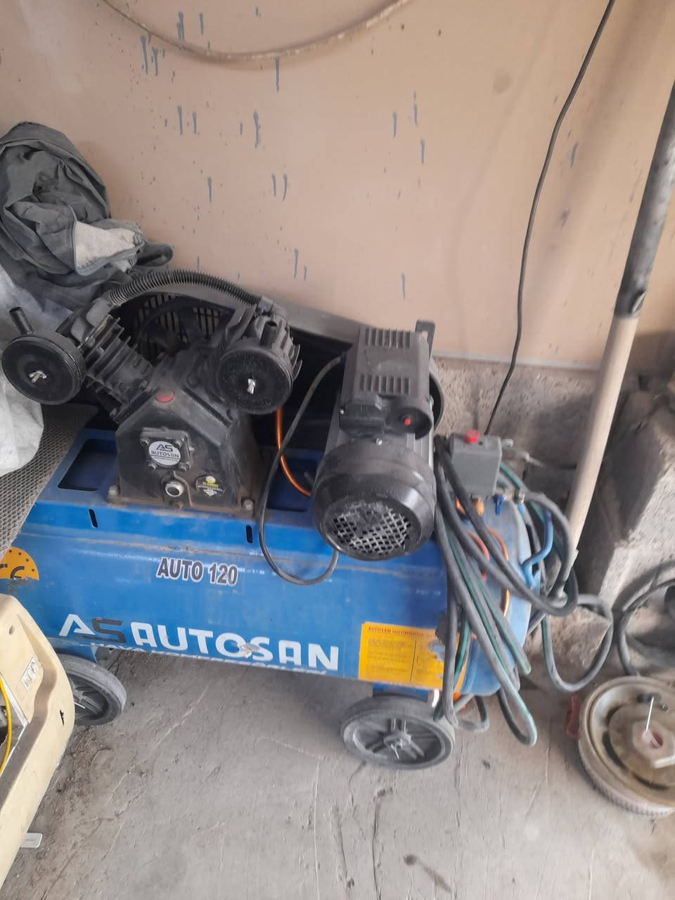 السلام عليكم جهاز تنظيف نوزلات مستعمل قليل السعر 400 الف

وكمبريسر هواء 120 لتر السعر 350 الف للاتصال ***********
