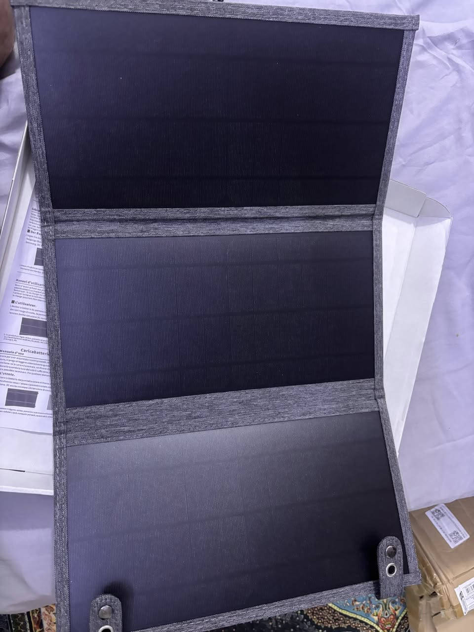 هذا المنتج عبارة عن لوح  طاقة شمسية محمول لشحن الأجهزة (Solar Charger).
العلامة التجارية: ZGZXSEXHZ.
نوع المنتج: لوح شمسي (Solar Panel) من شركة Chongqing Zhongxiang Trading Co., Ltd.
المميزات: يأتي مع مجموعة متنوعة من الموصلات (Adapters) لتناسب أجهزة مختلفة، بالإضافة إلى مشابك (Carabiners) للتعليق.
الاستخدام: مصمم لشحن الأجهزة إلكترونية باستخدام الطاقة الشمسية.
30 واط


**إذا كنت صاحب هذا الإعلان وتريد حذفه لأي سبب، رجاءا أرسل رسالة إلى الدعم الفني**