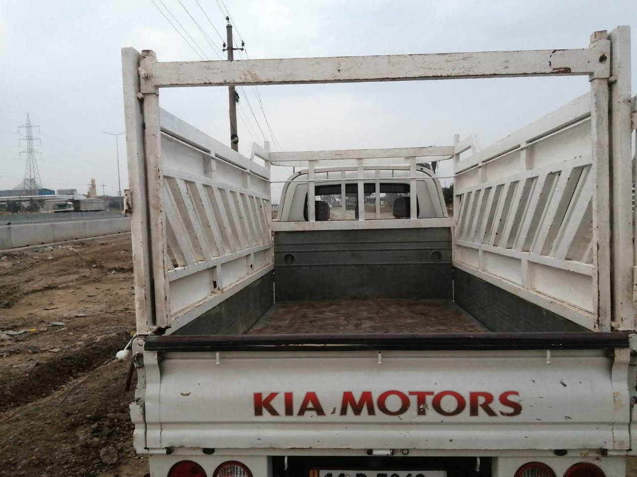 السلام عليكم ورحمة الله وبركاته
كيا حمل السعر ١٠٥ ورقه موديل ٢٠١٢ ماشيه ١٨٠ الف
رقم بغداد انكليزي باسم صاحبها 

مع المحجر بيها سونار كير محرك شاصي مكفول

بيها بس البم تعبان

العنوان بغداد التاجي قرب شركة نصر غير متواجد ع النت  رقم صاحب السياره بأول التعليق +***********. ***********
