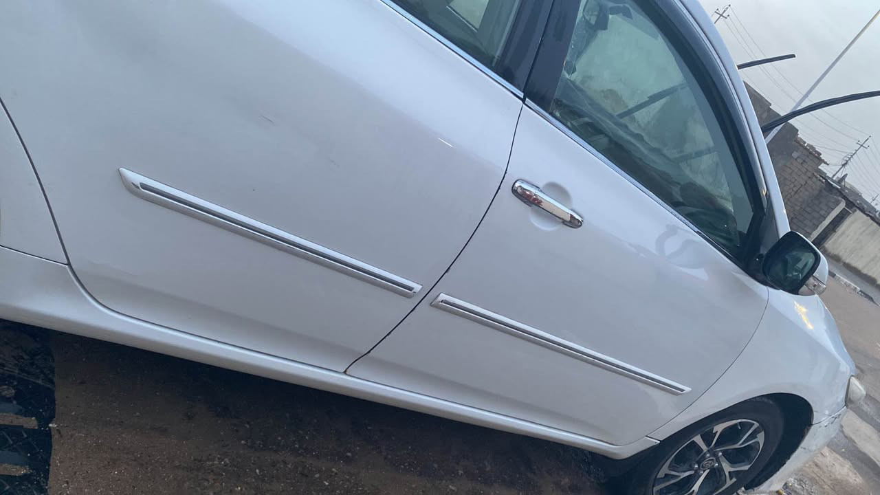 سياره كورلا للبيع حادث جامغ ايمن مصبوقه عام كهربائيات تبريد جاهز بس غاز 
***********
السعر 100 وبيها مجال قليل Singapore
