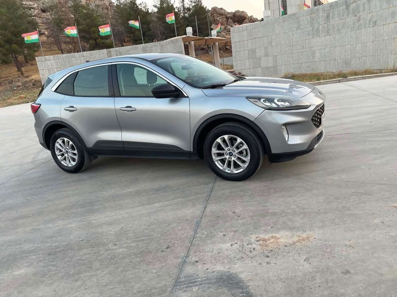 🚘 Ford Escape SE AWD 2022 🤍🔥

ئەگەر بەدوای سەیارەیەکی پاک، ئابووری و متمانەپێکراو دەگەڕێیت، ئەم Ford Escape 2022 ـە هەڵبژاردەیەکی زۆر باشە.

✅ مۆدێل: 2022
✅ SE
✅ AWD (چەرخی چوارە)
✅ مۆتۆری 1.5L EcoBoost
✅ گیربۆک ئۆتۆماتیک
✅ Run & Drive
✅ ماوی ڕۆیشتن:37 مایل
✅ ڕەنگ: زیویی (Silver)

📍 سەیارەکە پاکە و ئامادەیە بۆ بەکارهێنان.

💰……..

📞 WhatsApp: ***********
📞 Korek: ***********

📩 بۆ زانیاری زیاتر، نرخ یان داهاتووی بینین، پەیوەندیم پێوە بکە رانية, السليمانية
