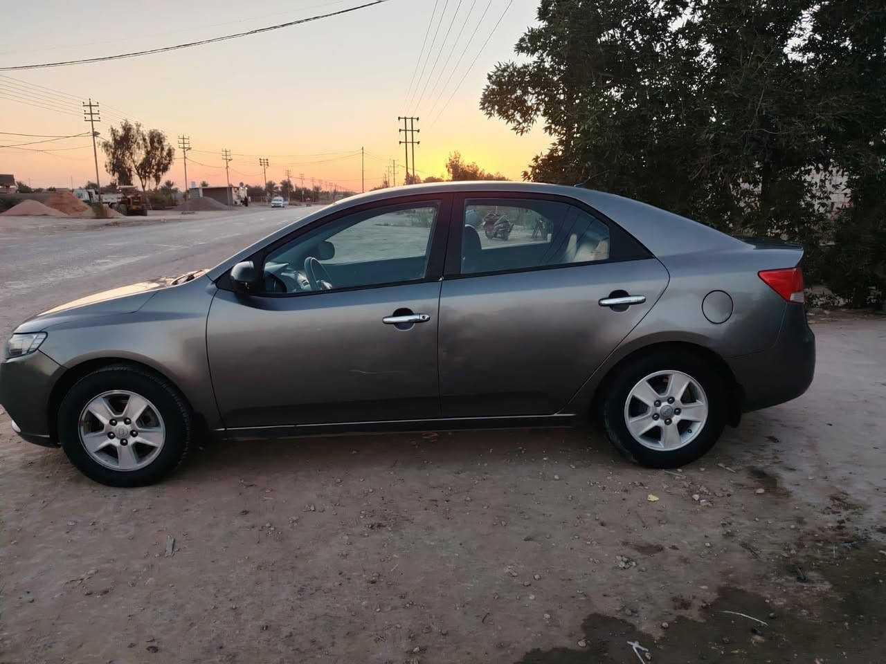 سيراتو موديل 12 مكفوله من الصبغ بس بيها مكانات بارد تخم تاير حداديه السيارة كامله *********** مكانها كربلاء
