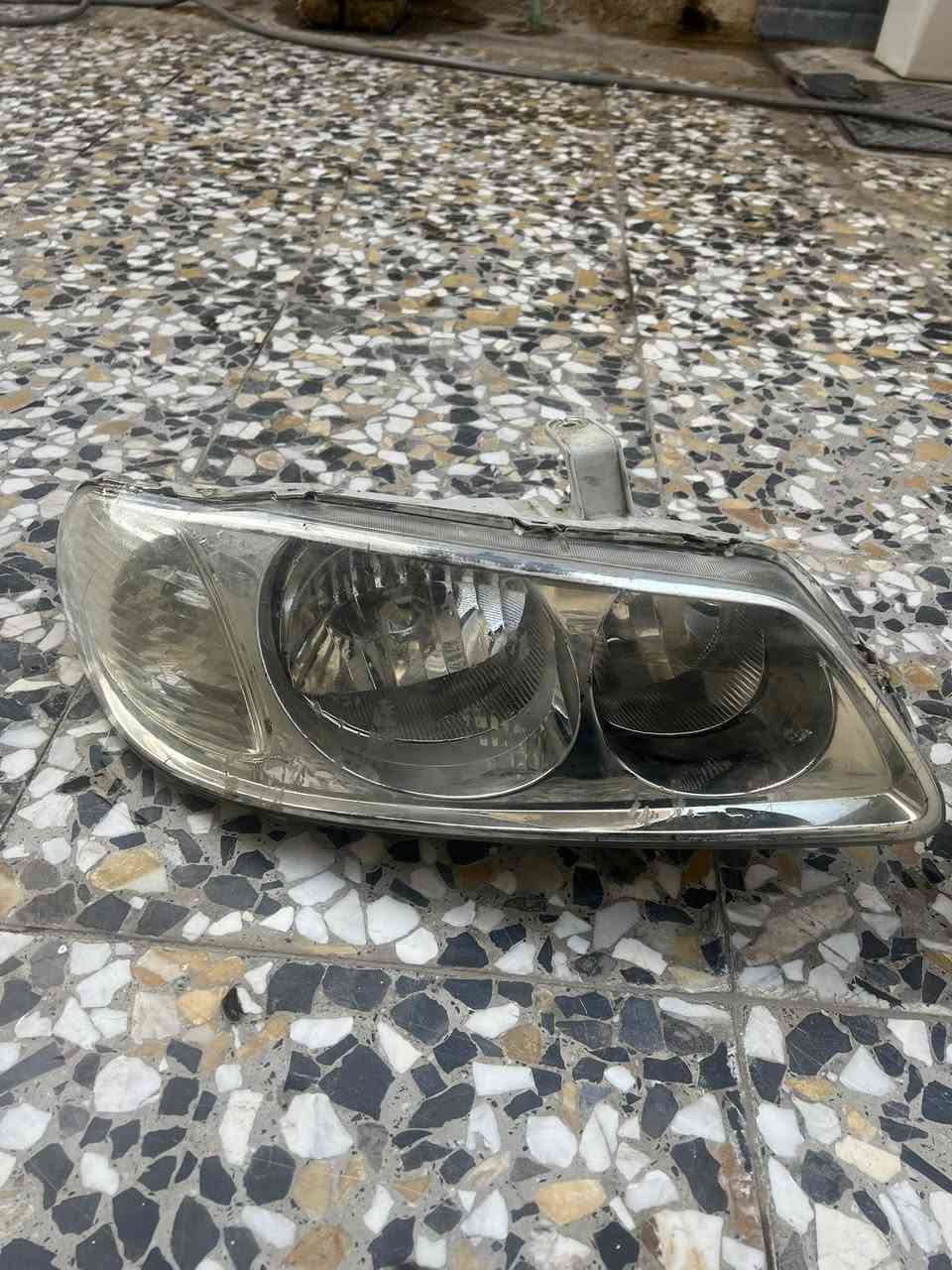 للبيع زوج لايتات ياباني الأصلي السعر 75 المكان البصره الزبير رقمي***********
