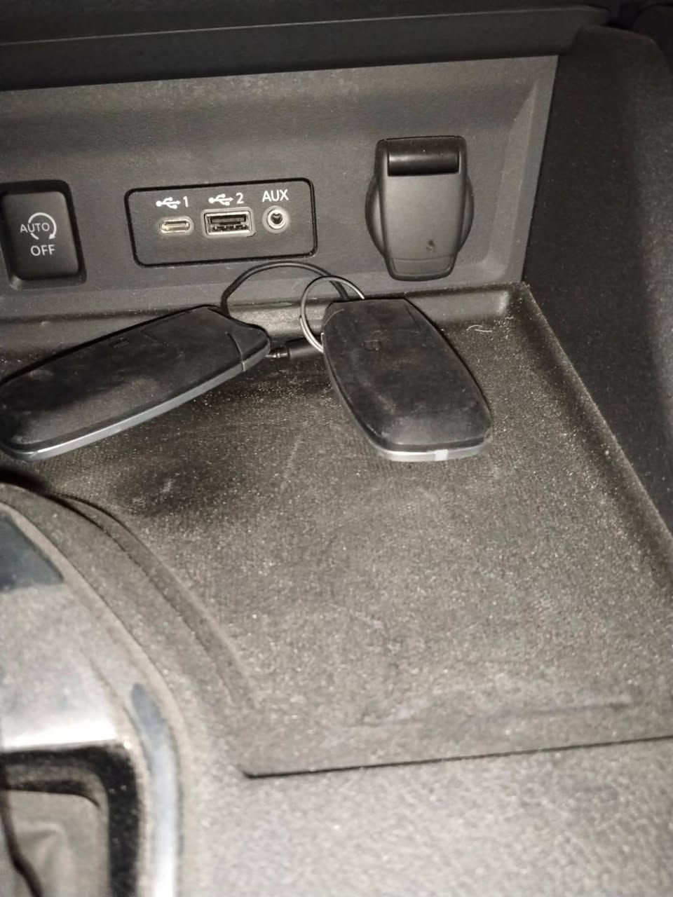 السلام عليكم 
للبيع نيسان سنترا ابيض 2025sv
محرك 20
ماشي 5الف ميل 
صبغ اربع قطع سبغ بدون دواخل شرط
وبيها جاملغ  كلئر امريكى 
سياره بدون ارباك بشرط
سياره بدون شخوط بقصات 
سياره بدون رقم ترقيم شمالي فقط 
تكلفة رقم 12 ورقه 
ملاحظة صوار حادث موجوده في المنشور 

السعر 130 ورقه ومجال قليل 
اي استفسار عن سيارة خاص مفتوح 
اخوكم شلال كوردى
***********واتساب 
عنوان إربيل معارض السيارات أربيل, العراق
