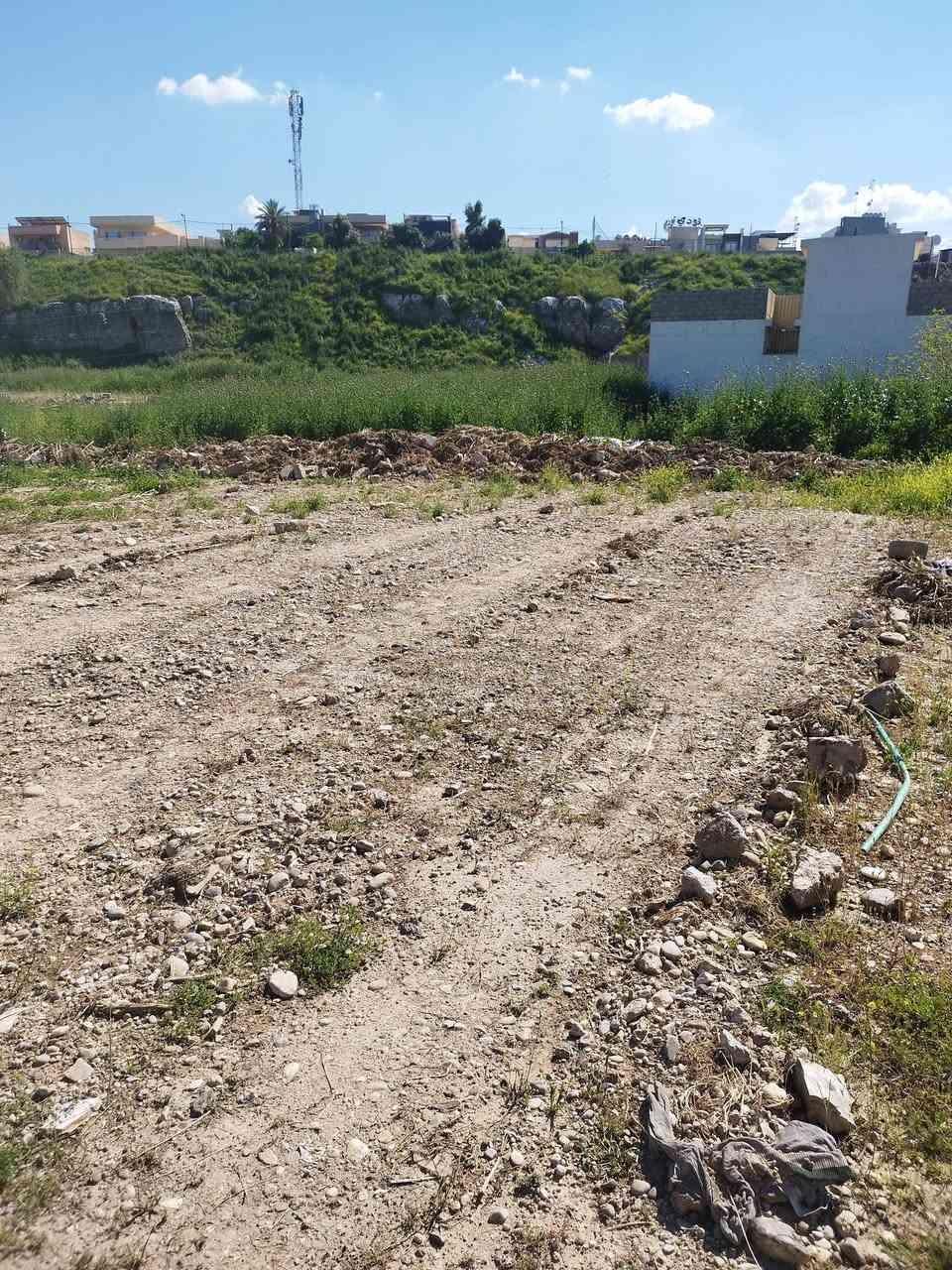#للبيع #كاع
السلام عليكم كاع بل حاوي الكنيسه  بعد السيطرة اول فرع على يسار قريب على حي النجار 
الاستفسار التوصل على رقم
***********
