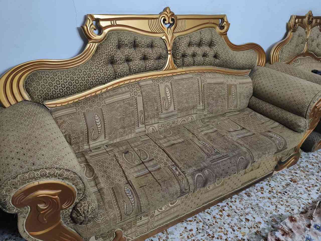 للبيع طخم قنفات الموضح بالصور بسعر 80 الف دينار 
للاتصال ***********
