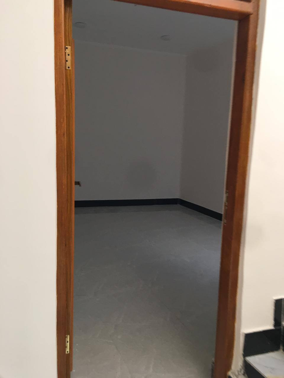 السلام عليكم منازل عدد 2 مساحه كل واحد 200
زراعي وصل طابو مكانهن ناصريه منطقه سبل ثانيه 
كل منزل يحتوي على 

غرفتين /صاله/ مطبخ حار وبارد/ صحيات داخليه وخارجيه / واستقبال / كراج سياره 

رباط كونكريت وبناء بلوك وسقف صب كونكريت 
وسطح اشتايكر

ملحقات /تانكي ماي 1000 لتر/ ماطور جحم وسط وكيزر وخلاطات ومغسله جاهز ع اخر حبايه تسكن كبل 
يوجد ماي / كهرباء / امبير /مدرسه / جيران منطقه متكامله 
***********
