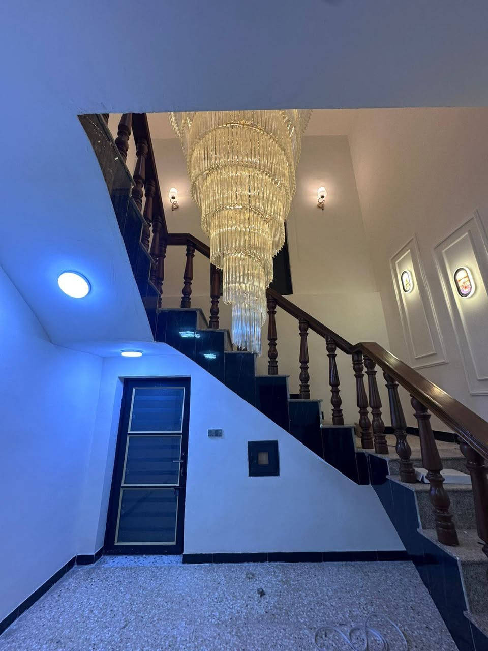 دار للبيع طابق واحد الرمادي الزراعه خلف الموحده
طابو صرف تحويل
المساحة ٢٥٠م الواجهة 12.5 النزال 20
استقبال ومطبخ وصاله غرفتين نوم مناور صحيات داخليه وخارجية
السعر خاص 

للاستفسار التواصل مكتب الجامعة التأميم ٣٠تموز الشارع العام الرئيسي نهاية الصعده
*********** ابو سعد
***********
***********
