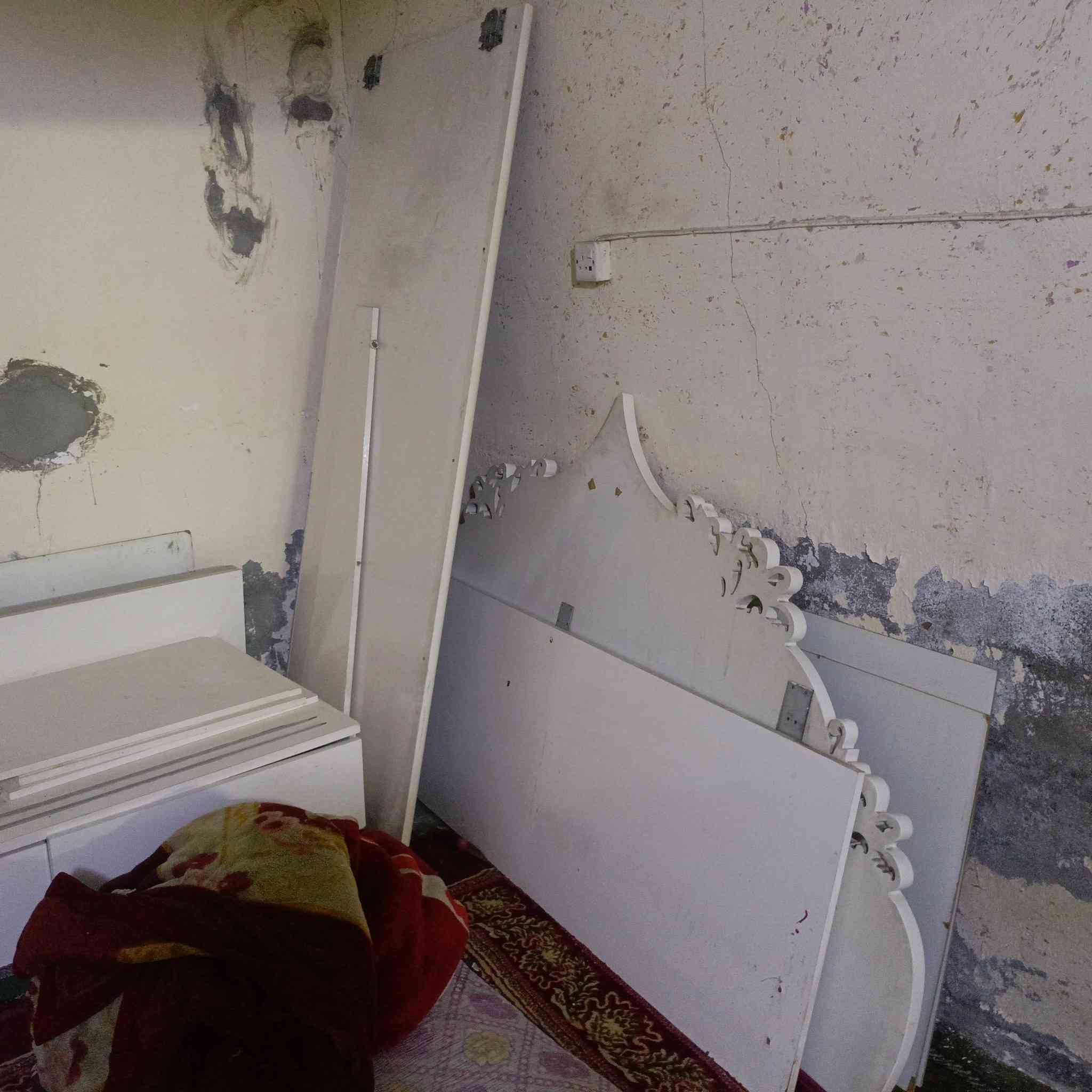 السلام عليكم غرفة تركية نظيفة عدى الچرباية مكسورة السعر 400 الف وبيها مجال المكان بغداد الشعلة 
للتواصل ***********
