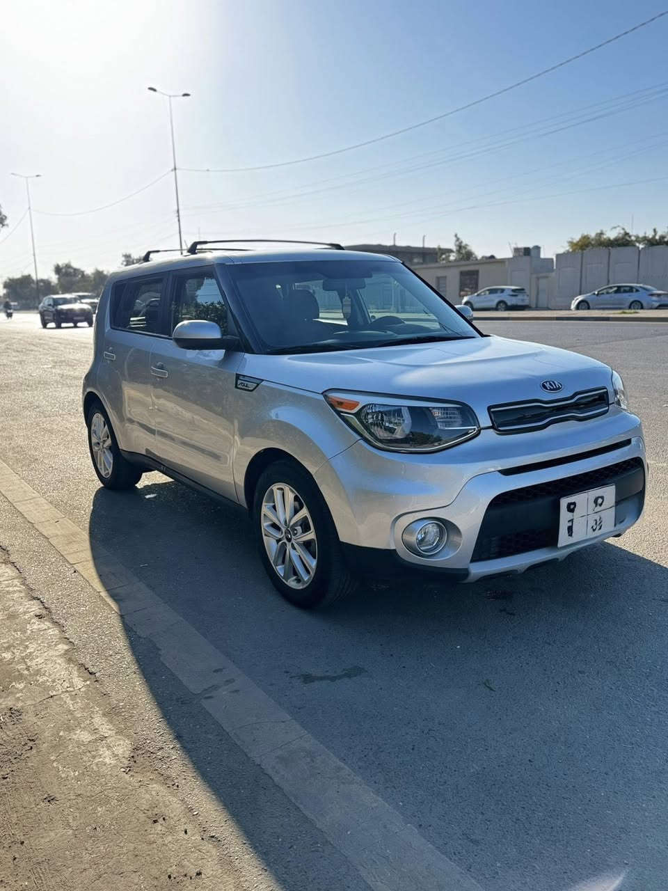 سلام عليكم صول مديل 19
رقم اربيل ماشيه ٤٠ الف
حجم المكينه ٢٠٠٠ 
بيه 3 قطع صبغ فقط بدون ايرباك بدون داوخل 
السعر ١١٣ وبيه مجال 
مكان بغداد سيديه 
***********
