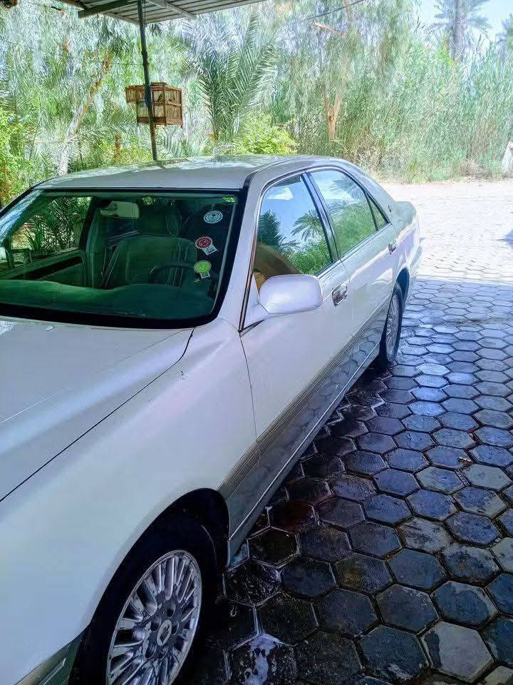 السلام عليكم...
جنون ادوات (حاويه بدون كص)   
2003 كرستال اصل. ثلث دكم  سياره جديده واحلى من الصورة 
تبريد ثلج  تخم تاير جديد  ديفور الكبير 
السعر ٦٥ وبيها  
***********    مكانها البصره
