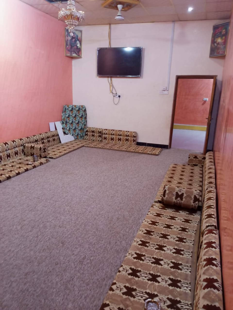 اللهم صلِّ على محمد وآل محمد

📢 إعلان رقم (51)

🔹 للبيع بيت طابو صرف 
📍 الموقع: الشرجي  – غرب مكتب سعد عواد 
📐 المساحة: 250متر 
يتكون من 3غرف نوم  او مطبخ اوصاله واسعه او براني او مجمع صحيات 

✅يرهم مبادره اذا جاهزه 

📞 للاستفسار والتواصل:
***********
