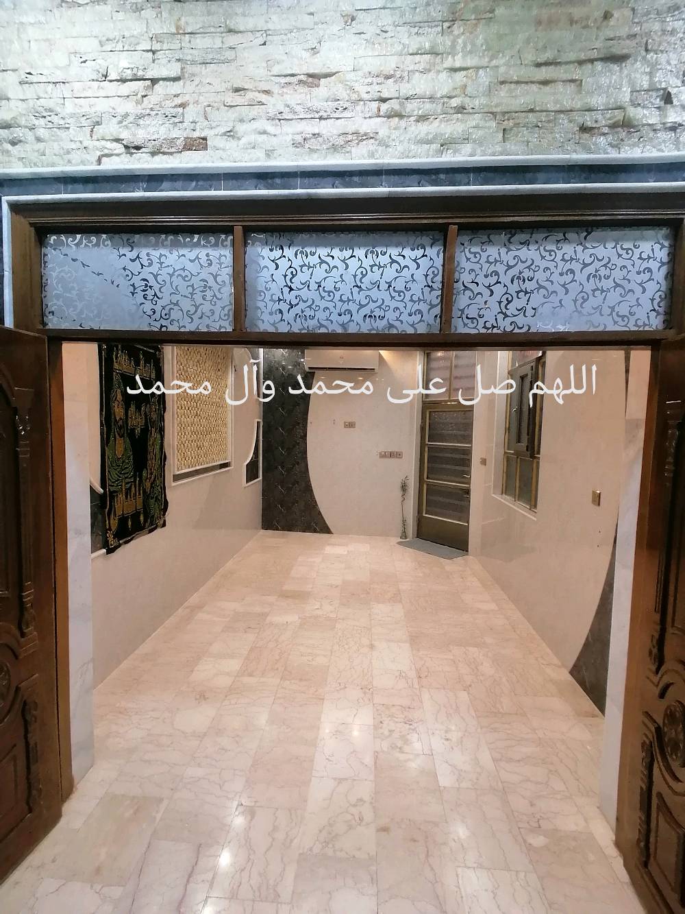 اللهم صلِ علىٰ محمد وآل محمد 
السلام عليكم
🏠الدار للبيع المساحة 100متر طابقين الواجهة 5م والنزال 20م
-الشارع بعرض 15 متر

🌏الموقع النجف حي الجامعة منطقة ال 28 قرب مدرسة الرفاه🏫.

يتكون الدار من :
   3️⃣ غرف نوم
و 3️⃣ صحيات داخلية وخارجة

يتكون:
الطابق الأرضي من استقبال وصالة ومطبخ وغرفة وصحيات داخلية وخارجية
والطابق الاول غرفتين وصالة وصحيات
والطابق الثاني بيتونة وسطحين

للأستفسار الأتصال📞: 
(***********) اتصال☎️ او واتساب📲