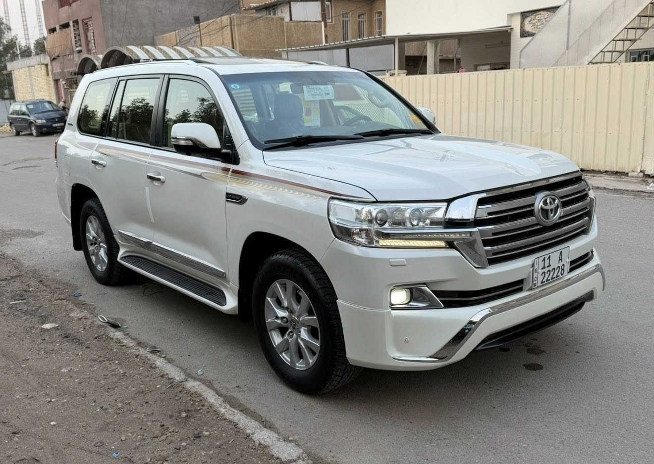 السلام عليكم 

للبيع لاندكروز 6 سلندر فول مواصفات موديل 2017 رقم بغداد  مميز بسمي  ماشيه 55 حقيقي ترايها زيرو وماتصرف عليها الف جاهزه من كلشي  مكفوله كفاله عامه السيارة جديدة بمعنى الكلمة 

الشراي يتصل ويدلل واذا مراوس عادي اراوس حسب القناعه 

مكان بغدادالجديدة حي المعلمين 

‭٠٧٨٦ ٨٤٧ ٤٧٣٦‬
