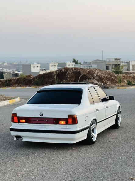 ماشەڵا لە ماڵی هەموولایەک
BMW1991
520 گێڕ عادی 
سلایت 
چوار جام کارەبای
٦ کەلە
نموونە لە جوانی 
دەعامی پێشوو دوای M 
چوار تایەو ویلی لۆک
٩١قەپاتی گێر عادیە
کارەبایەتی گشت گیانی بەشەرت 
مەکینەی حەفتەیەکە بۆی بەستراوە دوکەلو دەنگو بوخاری نیە بە شەرت 
جەمپەکی کەمی پشتی هەیە 
موسو بڕاوەو وەڕگەڕاو بە شەرت 
ڕێک لەقوەتی خۆی بێزارە 
چرکەی تیا نیە 
رەقەم هەولێرە ئەوەلیاتی بەشەرت 
سەیارەکە بەناو ناکرێ بەس ئەوەلیاتە 
بە سعرێک دەیفرۆشم خوار بازار ٣٢$ مەجالێکی کەم 
شوێنم کۆیە 
***********
***********
