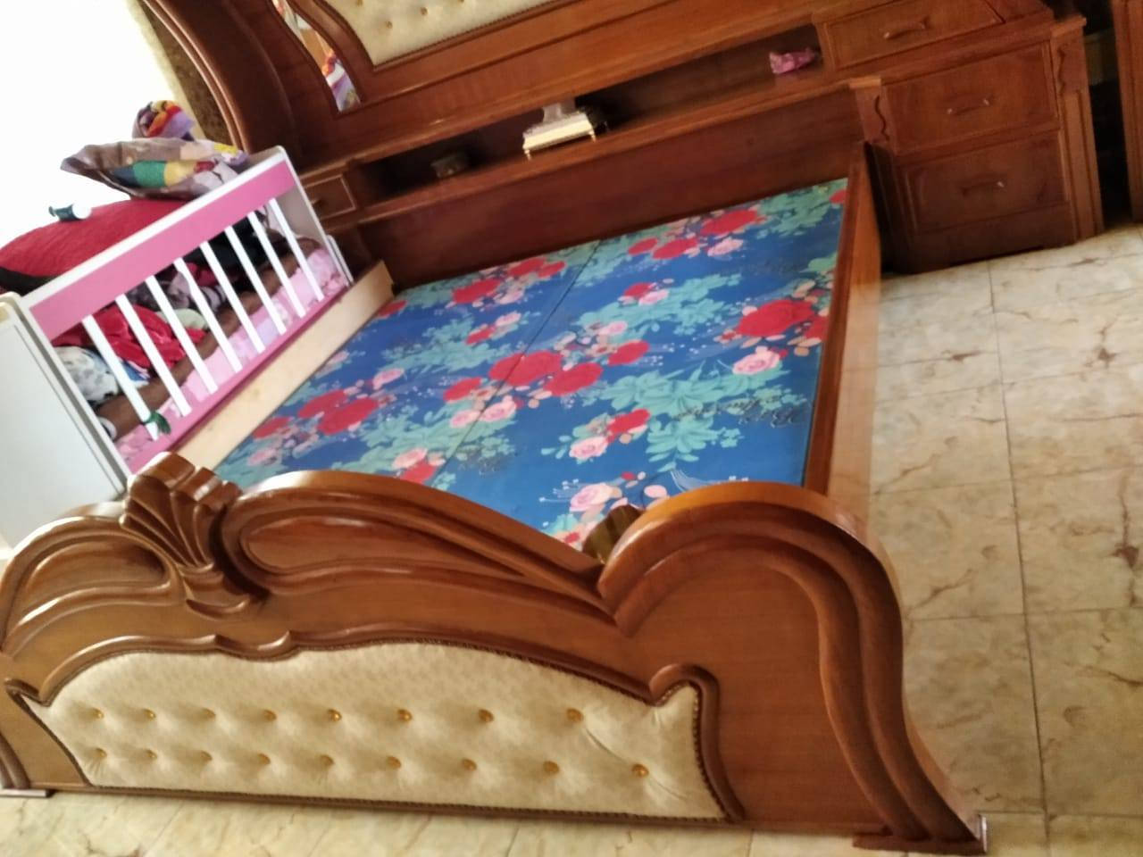 غرفه نجاره عراقيه نضيفه سعر الشراء ٣ ونص 
سعر البيع مليون ونص للاستفسار *********** عنوان بابل
