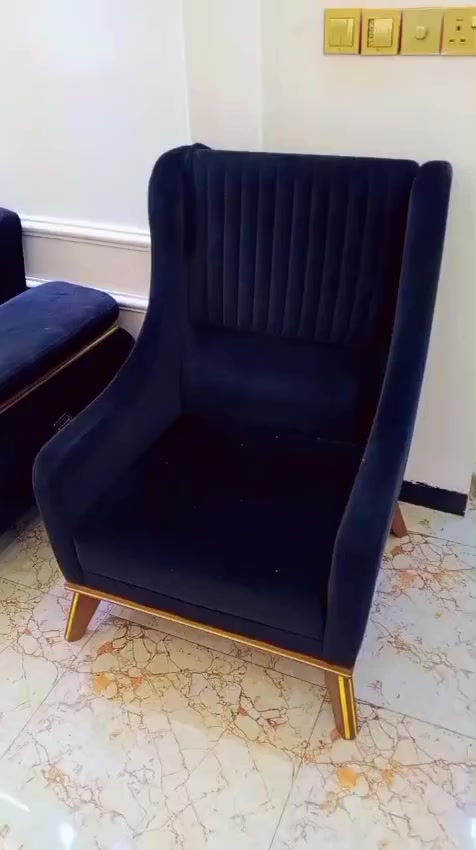 تخم 12 مقعد خشب ثقيل
ضهر قلب ويده قلاب
استخدام قليل كلش 
سعره 800 الف 
مكان بغداد الدوره المهديه الثانيه 
***********
