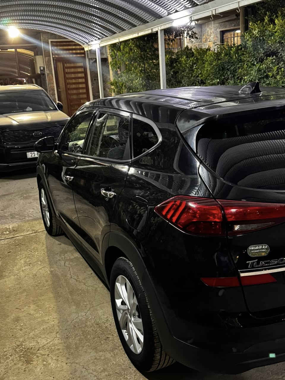 السلام عليكم للبيع توسان ٢٠١٩ وارد امريكي اللون اسود السياره حادثها خشم جاملغ السايق والبنيد بدون دواخل وايرباك ستيرن وبردة وراجعات سيستم صور الحادث موجوده ورقم الشاصي موجود والسونار موجود رقم بغداد الجديد الدولي بأسمنا سنويه جديده وهزه جديده 
المواصفات: 
مكينه ٢٠٠٠ 
ماشيه ٤٥ الف 
شاشة جبيرة
كامرة خلفية
ابل كار بلي
دفع رباعي
رادار امامي
تحديد مسار
مانع اصطدام 
سايد بريك دكمه
اوتوا هولد
ثلاث وضعيات قيادة:سبورت-ايكو-نورمال
كشافات اماميه
تخم تاير جديد
كاعيات الشركه الاصليات
كتلوكات الشركه
السبير والعده مالته 
السيارة جديدة جداً بمعنى الكلمة والجاملغ مبدل اصلي نفس اللون يعني فقط قطعة وحده البنيد صبغ والسونار موضح امامكم وصور الحادث كذلك عنوان السياره بابل مشروع المسيب للاستفسار ***********
