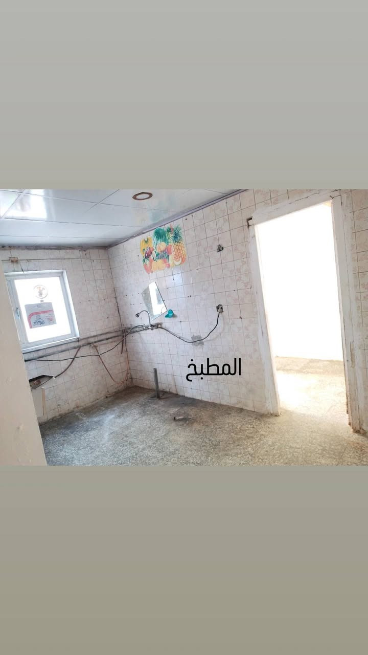 السلام عليكم
شقة للايجار مكانها شقق حي الحسين متكونة من غرفتين واستقبال ومطبخ وحمام الايجار 175 وبيها مجال
للاتصال ***********
