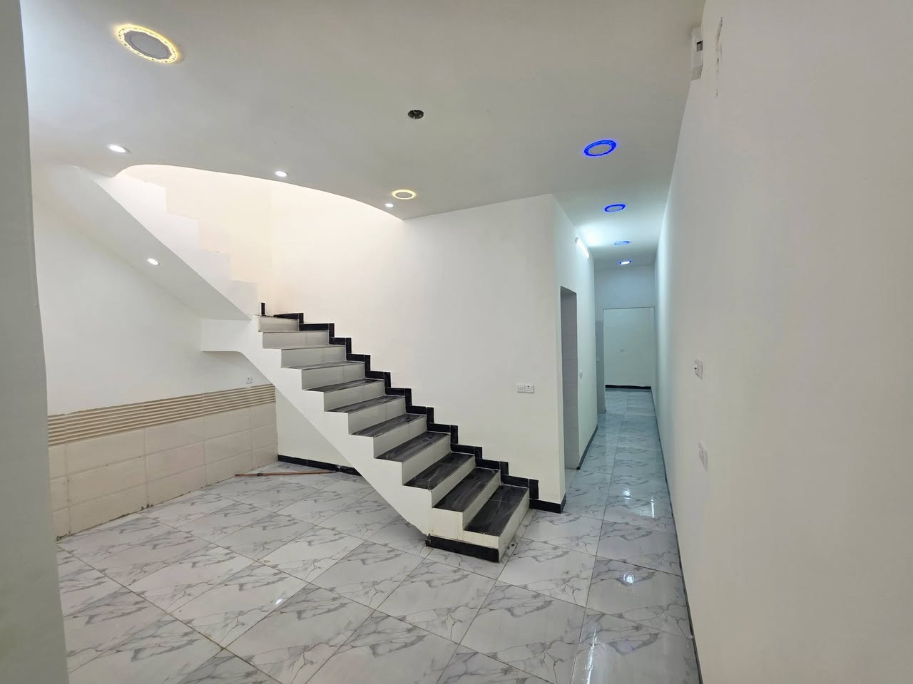 للبيع دار  سكني للبيع بناء جديد حي الوحدة   قرب السوق قرب الشارع  مكتبة البيان العام  للإستفسار  خاص او وتساب  ***********
