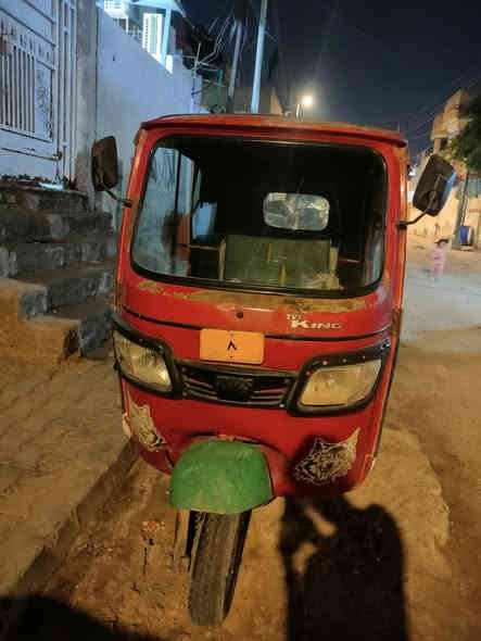 سلام عليكم تكتك لبيع اوراق نضيفه كلشي بيها جديد تايرات كلجات دبلات كهربائيات كفر مكينه كزوز جديد سعر 3000 وبيها مجال 
*********** مستعجل عله بيعه
