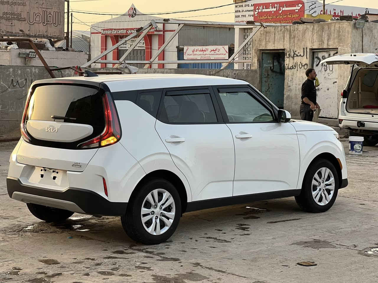 سلام عليكم للبيع كيه صول موديل 2024 موصفات تحكم جهتين حاكيه مانع نزلاق شاشه كبيره ولمس كامره دواره توقف ذاتي السياره مكفوله من الصبغ التبديل والغرق والبارد كفاله عامه ماعده الدعاميه فقط وجايبها نفس الون جميع الرباكات سليمه دخال بيجي بلادي حجم المحرك 2000 دوش دخول جديد السياره حره جايه بسمي بدون رقم تترقم جميع المحافظات بيها رقم فحص موقت ***********())) او ***********
