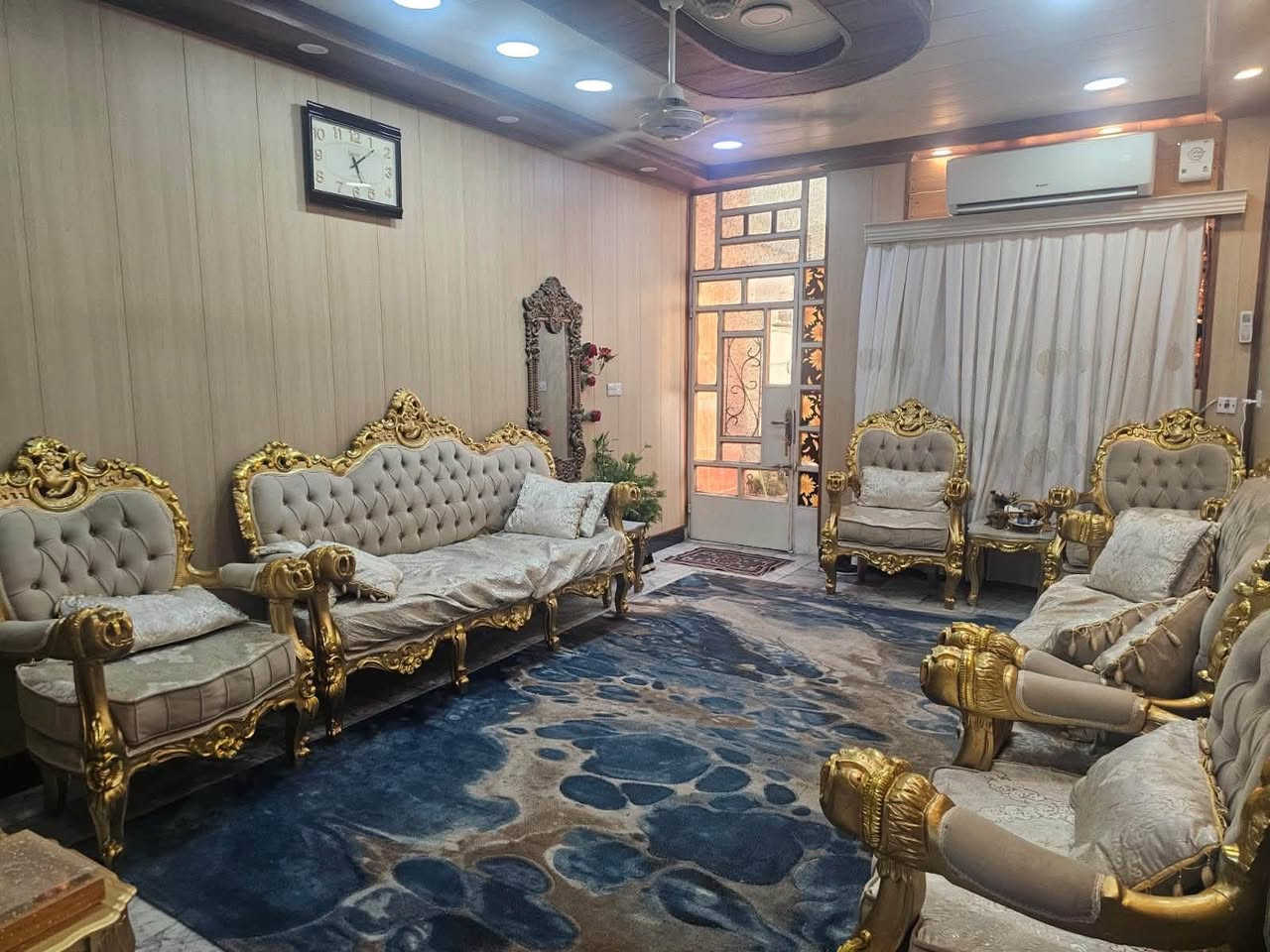 للبيع✅
88م.      22x4

🔸بناء نظيف/بناء مستقل/طابقين/غرف نوم عدد(3)
الموقع📍الشعب-حي التجار
🔸السعر:210 وقابل للتفاوض

مكتب الثقة للعقار
حي اور-شارع نادي النفط-مقابل مركز سناريا لطب الاسنان
***********📳
***********📳
