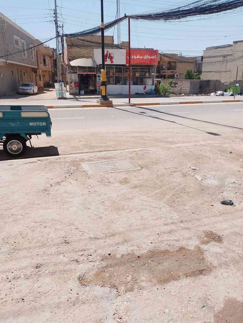 بيت للبيع 50متر ثلاث طوابق 3نوم صاله 3 حمام 2صاله 3 شارع تجاري مباشر على الشارع تجاري حي العباس فرع الثالث الحولي الجديد مقابل اسواق مهودي عرض الشارع 35 متر يصلح حسنيه أو سكن  الاتصال *********** صاحب البيت نفسه
