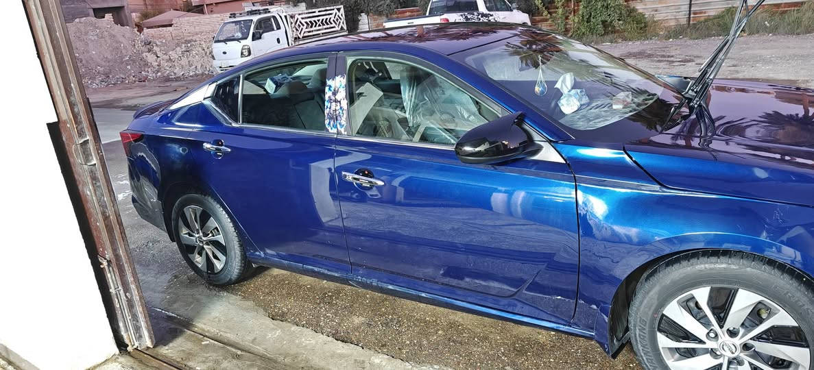 السلام عليكم
للبيع او للمراوس بسياره عاليه بسعرها 

نيسان التما مكينه 2500

موديل 21 وارد امريكي ايرباك برده فقط

سياره مواصفات عاديه بصمة تشغيل بصمة ابواب 

تشغيل عن بعد كشن كهرباء شاشه كامره حساسات امامي خلفي 
نضام التوقف الذاتي امامي. وخلفي زنونات عالي ناصي مال طرق خارجيه 
كامره تصوير امامي خلفي بدقة 4K تدعم الكاربلي المرايه وواي فاي ونضام جيبي اس وتعرف منها اذا السياره واكفه او كاعد تمشي كله يطلع عندك بالتليفون السياره نضيفه وخير من الله اي استفسار *********** السعر 137 وبيها مجال بسيط جدا مكانها بغداد الصليخ سنويه وهزه جديده بيها
