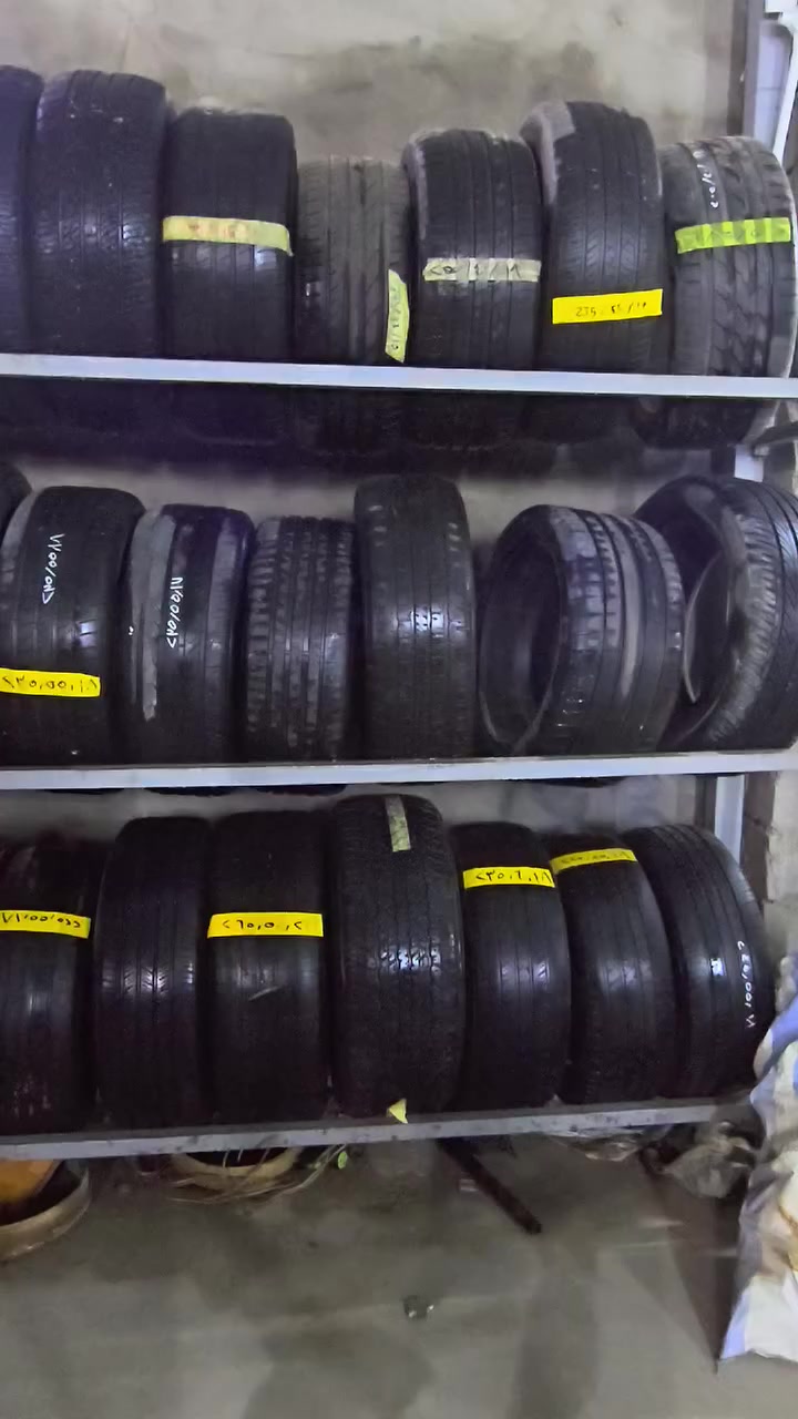 سلام عليكم تايرات مستعمل الاحجام من ال16 لل21 تاير نضيف ابيع شلعه وحده عدد التايرات 200زوج الى250زوج سعر 12 الف وبي مجال قليل للشراي حك لجيه مكاني واسط لكوت 
اتصال ***********
واتساب ***********
