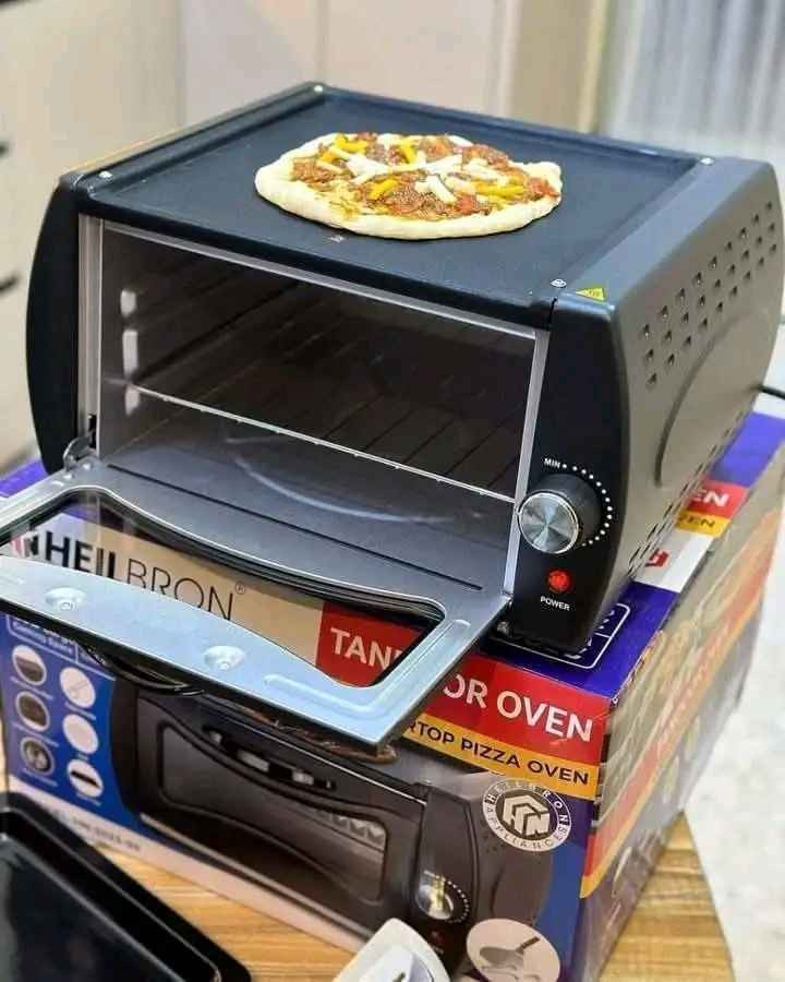 فرن تندوري كهربائي سيلفر كرست

الاستخدامات

خبز الخبز العربي، الصمون، الشباتي والروتي.

تحضير المناقيش واللحم بعجين.

خبز البيتزا باحترافية داخل المنزل.

تسخين وتحميص المعجنات والمخبوزات.

مناسب للاستخدام المنزلي اليومي.

المميزات

قدرة كهربائية عالية: 2100 واط لتسخين سريع وأداء قوي.

يعمل على كهرباء: 230V – 50Hz.

تحكم بدرجة الحرارة حتى 400 درجة مئوية.

3 مستويات حرارة: منخفض (L) – متوسط (M) – عالي (H).

6 هيتر من الاعلى

تصميم فرن تندور يمنح توزيع حرارة متوازن.

باب أمامي زجاجي مقاوم للحرارة مع مقبض آمن.

هيكل معدني متين مع فتحات تهوية جانبية.

مؤشر تشغيل ضوئي.

قاعدة ثابتة مضادة للانزلاق.

طول سلك الكهرباء: 80 سم.

محتويات الصندوق

فرن تندور كهربائي.

صينية خبز.

شبك شوي  خبز.

ملعقة بيتزا معدنية.

ملقط معدني.
للحجز والاستفسار مراسلة الصفحه بغداد, العراق


**إذا كنت صاحب هذا الإعلان وتريد حذفه لأي سبب، رجاءا أرسل رسالة إلى الدعم الفني**