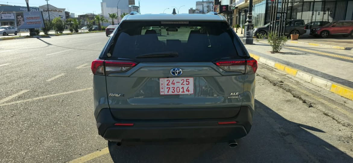 راف فور وارد امريكي موديل 2023 فئة xle هايبرد لون سمنتي
حادثها موضح بالصور 
سيارة بدون صبغ بدون ايرباك ، شواصي سليمه ،فقط قبغ صندوك مبدل بلادي نفس لون والبدنه مكان قفل صندوك فقط بي صبغ 
 فتحة سقف سلايد روف
كشن كهرباء  
شاشه كبيره  
بصمة ابواب وبصمة تشغيل وجنطه كهرباء
تدفئه  بالكشنات
 هيتر استيرن
وباقي المواصفات.
#
السيارة كاتي تترقم شمالي
 مكان السيارة كركوك
للتواصل 
*********** واتس اب موجود ممتواجد عل فيس
صور الحادث مرفق بالمنشور
