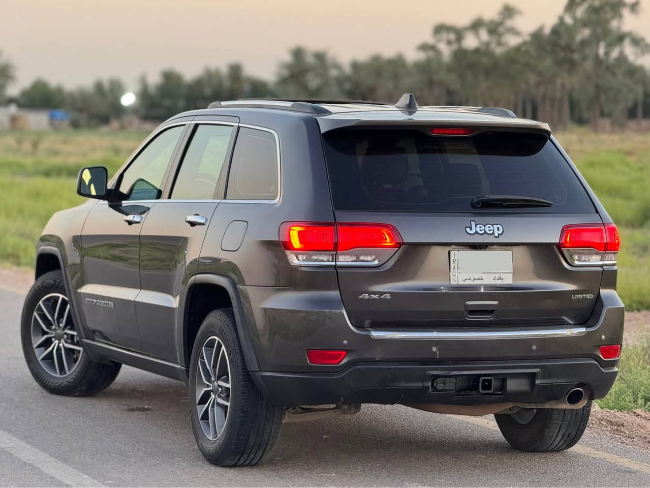السلام عليكم

جيب موديل 2020 لميتيد فول مواصفات  
حااادث خلفي بدون ايرباك 
المحرك : V6.  3.6L
ماشيه 97 الف كيلو متر حقيقي جديده كلش
بيها  الجاملق الخلفي والباب صبغ  
 رقم بغداد بأسمي جاهزه من كلشي
المواصفات 
* دفع رباعي 4x4 . 
* سقف بانوراما . 
* شاشه كبيرة 8.4 انج . 
* ستيرن كهربائي . 
* المصابيح الأمامية زنون . 
* كشافات الضباب زنون .     
* تشغيل عن بعد .
* صندوق كهربائي .
* حفظ وضعيات الجلوس (ميموري) .
* المقاعد الأمامية كهربائية .
* المقاعد الأمامية تبريد وتدفئة .
* سستم صوت الباين. 12 سماعه مع دمام خلفي
* حساسات أمامية
* حساسات خلفية . 
* كاميرا خلفية .
* تدفئة ستيرن
* المرايا الجانبية قابلة للطي .
* مرايا متحسسه للضوء العالي . 
* بلوتوث تلفون . 
* محدد سرعة . 
* نظام التشغيل والاطفاء الاوتوماتيكي ( Auto Start System ) .
رادارات جانبية 
نقطه عمياء
وبعد بيها هواي مواصفات
السعر 188 وبيها مجال
العنوان بغداد 
للاستفسار ***********
*********** بغداد, العراق
