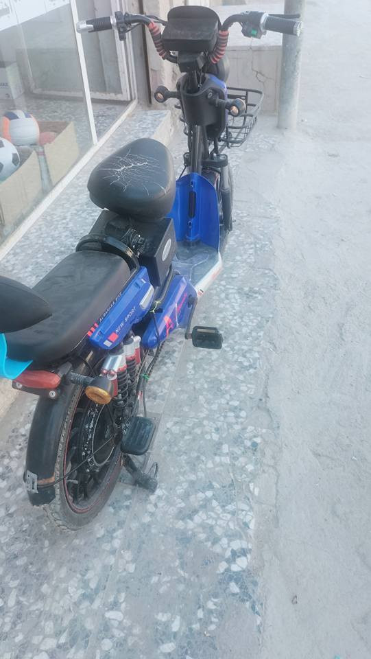 دراجة شحن مستعمل نظيف بدون اي نقص ما عدا كفر بلاستك جانب واحد عكس الزنجيل كما هو واضح بالصور السعر 200 الف والشراي يتفضل يعاين الدراجة 
العنوان كربلاء قنطرة السلام 
الاتصال : *********** كربلاء, العراق
