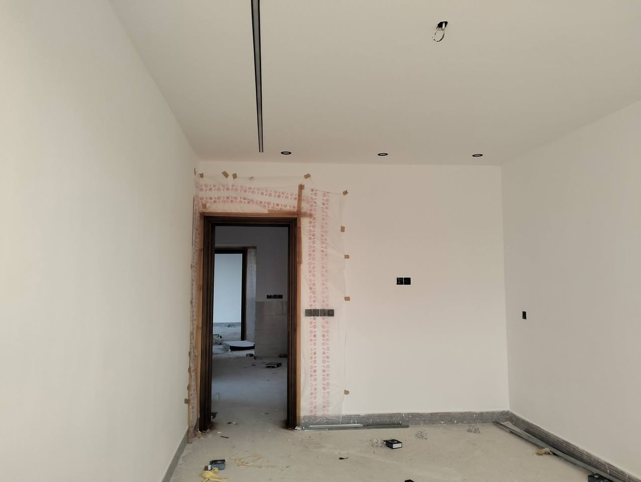 السلام عليكم صباغ متفرغ شغل درجه اولى استلام مهندس صبغ طلس سنفره رطوبه بديل الخشب بديل الرخام  ورق جدار كل انواع الصبغ  قطعي الاستفسار فلوجه ***********
