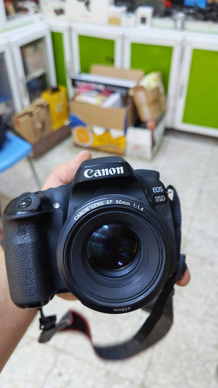 Canon. 80D+50 F1. 4
نضافه 99كامل ملحقات اصليه حزام شاحنه بطاريه جنطه
سعره 725الف 
مكاني بابل 
***********
