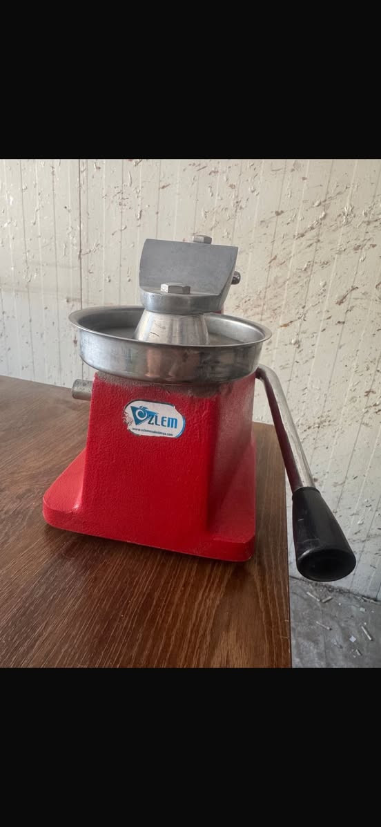 غراض مطعم للبيع
*********** واتس اب 

كل شي وسعره مكاني بغداد حي الجامعة
كلها جديدة ما مستخدمه غير شهر
