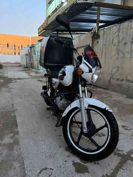 سلام عليكم بوكسر للبيع موديل 2019 دراجه حلوه ومرتبه مكينه مجفته شركه اصلي وناعمه عوزها ترتيب كهربائيات فقط دراجه رقم وسنوية نكليزي تحويل ثاني يوم السعر 1600 وبيها مجال شراي يتصل *********** عنوان بغداد الدورة حي الصحه
