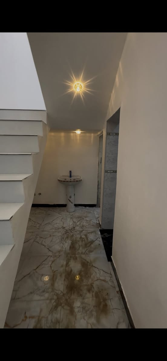 بيت البيع مساحه 220 تاخذ لبيت مفتاح من+ مقاسل +ماطور +كيزر+مقطوره ماي حلو +مقطوره ماي مالح+ شغل 100/100 عنوان لبيت شط العرب باب الهوى  ملك صرف زراعي مالك ارض عراقي سعر بلاش 75 وبي مجال قليل الافتفسار. ،، اتصل … ***********
