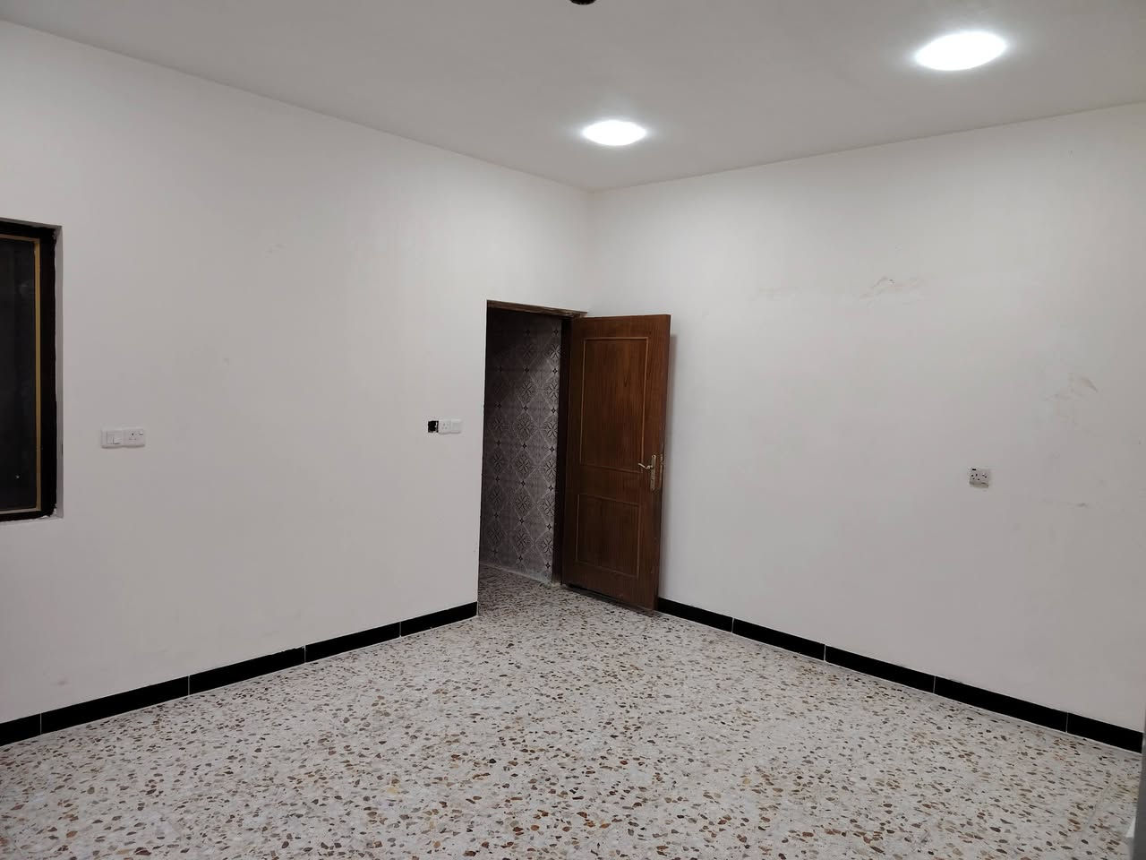 غرفه وصاله بل محامين طابق ارضي مساحة ٩٠ متر
ايجار ٦٠٠
للإستفسار واتساب ***********
