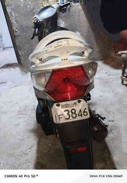 كامكو V2 نضيفه الدراجه مفتوحه 
عطلانه وضاله بل بيت 
كفراتها مختمه بلاد 
عداده 140 
الدراجه رخيصه كلش 250 وبيه مجال قليل 
رقمي فقط وأتساب (***********)
