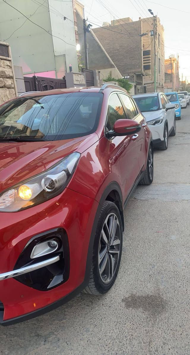 السلام عليكم
سبورتج ٢٠٢٠ خليجي لون احمر وكاله الدوليه 
مكفوله من كلشي لاصبغ ولا بارد السياره جديده ماشيه ٥٦ مواصفات حساس امامي خلفي شاشه اصليه كامره كشنات مخمل وجلد داخل حمصي السياره بسمي وتحويل مباشر السعر ١٩٨ وبيها مجال 
للاستفسار الاتصال على الرقم ***********
