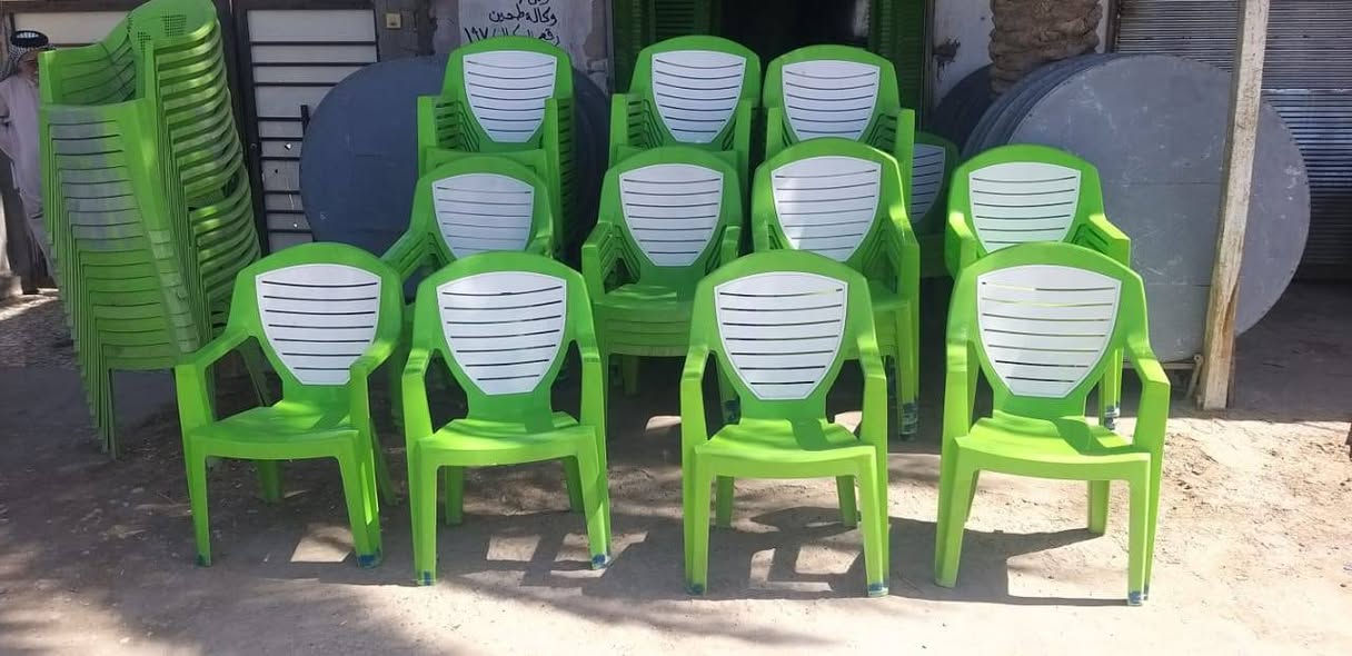 كراسي نوعيه جيده 
شرط النظافه 
العدد 450
السعر 8000للكرسي وبي مجال
العنوان..حله .جبله
الصور كدامك
***********
