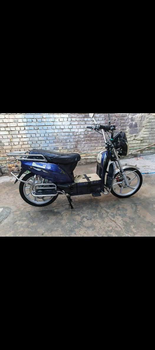 السلام عليكم ماطور شحن للبيع بطارياته نص عمرهن نضافته مثل مشوفه كدامك كله شغال مابي شي نقص سعره 250 اليريده يجي خاص اويتصل عل رقم مكاني السكنيه هذه رقمي ***********
