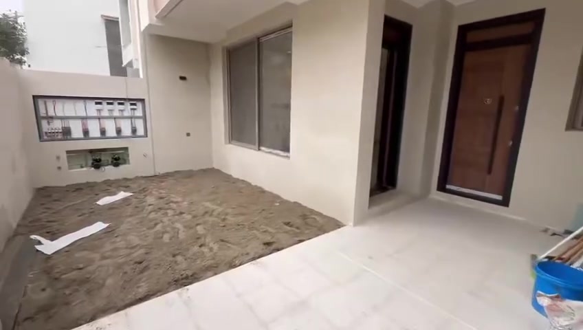 بيت في المنصور للإجار مساحة 300 متر بيت ارضي وشقتين 120 متر طابق ثاني منفصل وطابق ثالث شقه 120

ايجار شركات السعر 40 ورقه 4000$ 

***********
