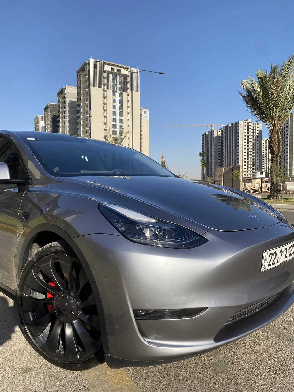 تسلا Model Y Performance 2025 ⚡
▪️ قوة 510 حصان
▪️ تمشي 430 كيلو بالشحنة
▪️ اللون سلفر الجديد / داخلية سوداء
▪️ رقم أربيل
▪️ كتاب رسمي تضليل 80%
▪️ ماشية 14 ألف ميل فقط
▪️ مربوطة Phone Key على تطبيق Tesla الرسمي
▪️ اونلاين Online وتستقبل التحديثات الرسمية بشكل طبيعي ✅
▪️ آخر تحديث رسمي مثبت ✅
▪️بايرو فيوز Pyro Fuse سليم ✅
▪️ ايرباكات Airbags سليمة ✅
▪️ بدون دواخل نهائياً ✅✅
▪️ شواصي و لغود سليمة تماما ✅
▪️ بطارية وماطورات سليمة 💯 
▪️ سيارة جديدة بالكامل ▪️ 

الملاحظات:
▪️ جاملغ مبدل اصلي ومصبوغ مطابق 100%
▪️ صبغ بسيط بربع التكمة 
▪️ يحتاج pdr  بباب السائق الخلفي ينزل من سعر السيارة 

السيارة جاهزة للفحص بأي مكان 
للتواصل: ***********  متوفر واتساب ✅
المكان بغداد حي الجهاد . 🛑

