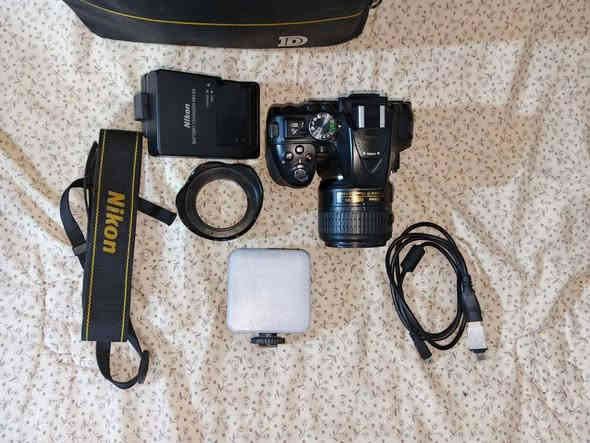 كاميرا نيكون 5300D جديدة شرط الفحص مكفوله من كلشي يجي وياها
هود

بطارية

شاحنه

حزام 

كيبل نقل تايبسي

اضاءة جلسات تصوير فيديو

جنطة كتف

رام 32 

السعر 350 الف وتوصيل موجود
***********
