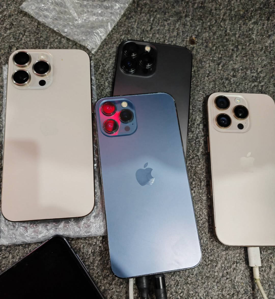 12 برؤماكس 128 كيكا و بطاريه 100 
بصمه وجه عاطل و الباقي كلها شغال 
سعر ثابت لايتغير 200 الف دينار فقط 
اربيل قلعه ***********
