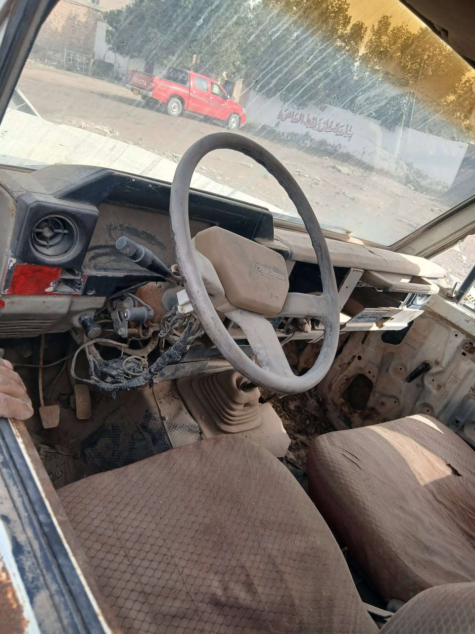 السلام عليكم سياره لاندكروز كامله بيهه كتاب مزاد عله وضعهه ابيع ***********
