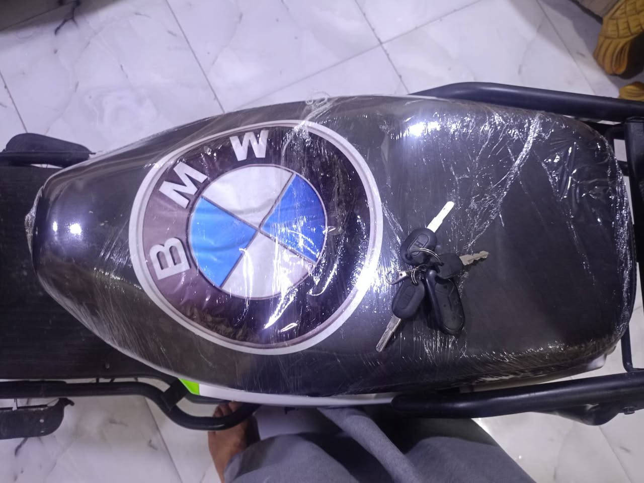دراجه شحن كاسحه نظيفه وكامله كهربائيات بريكات بطاريات حجم كبير مسطره 35امبير العدد5كلهن قويات ونظيفه لا متفوخات ولا مايعات تستغل بصمه عن بعد وسويجات2 السعر560بصره نواب ظباط مقابل مستشفى العسكري***********
